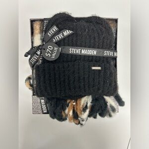 Steve Madden Hat and Scarf Gift Set